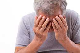 62歲男子突發中風，提醒：身體有這7個症狀，一定要第一時間呼120