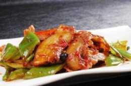 中國經典特色美食-回鍋肉，色澤紅亮有食慾，肥而不膩真美味