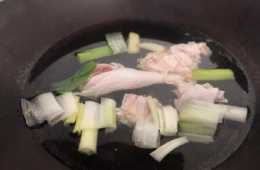 雞肉焯水時，冷水下鍋還是熱水下鍋？很多熱搞錯，難怪腥味很重