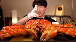 韓國“肖戰”吃了只10斤的帝王蟹，掰開蟹肉顫悠悠，比豆腐還嫩