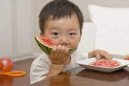 孩子積食不用怕，多吃3種水果，健胃消食，把積食排乾淨！