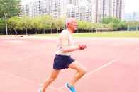 81歲大爺20年堅持跑400米：人生沒有太晚的開始