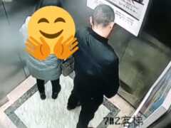 一女子被陌生男尾隨，進電梯後男子的行為太辣眼睛，網友：太噁心