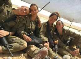 以色列國家為何不允許女兵穿白襯衣？