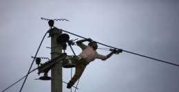 印度偷電現象猖獗，國家都偷窮了，政府還要幫著他們偷電