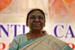 莫爾穆是印度第二任女總統，那麼是誰當選為第一任女總統的？