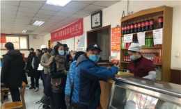 北京老牌國營包子鋪，2元1個只有一種餡，當地爺叔開門就來排隊吃