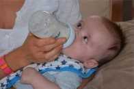 寶寶早上起來就喝奶粉好嗎？四大好處，三種情況，兒科醫生說實話