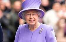 面對尬聊有妙招 看英國女王如何用手提包發訊號