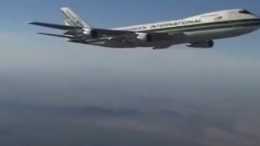 難得一見！波音747飛機在空中放油