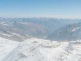 川西首家滑雪場,建在4000米海拔上,擁有著名的粉色雪地