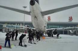 襄陽機場安檢站：戰風雪 做安全飛行的守望者