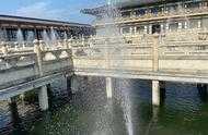 中國唐城噴泉現彩虹大爺耍猴兒猴子吃草襄陽古城還以為襄陽古城僅是一