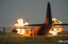 出事了！一架美製飛機在菲律賓燃起大火，前機身被滾滾黑煙吞沒