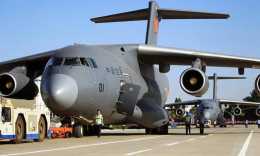 美空軍最大運輸機：12個油箱190000升，裝滿水重量堪比一架運20