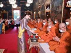 泰國王室的“三朵金花”齊亮相！蘇提達穿銀裙，大小公主風情萬種