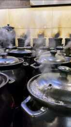 佛山南海這家粵菜老店，靠現場煤爐燉煮出名，一天只賣150煲靚湯
