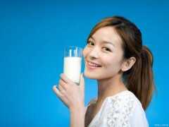 喝牛奶不止補鈣！柳葉刀研究得出：每天1杯牛奶，死亡風險降低17%