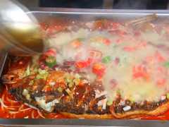 這才是烤魚最好吃的做法，四川大廚全程演示，揭秘詳細醬料配方